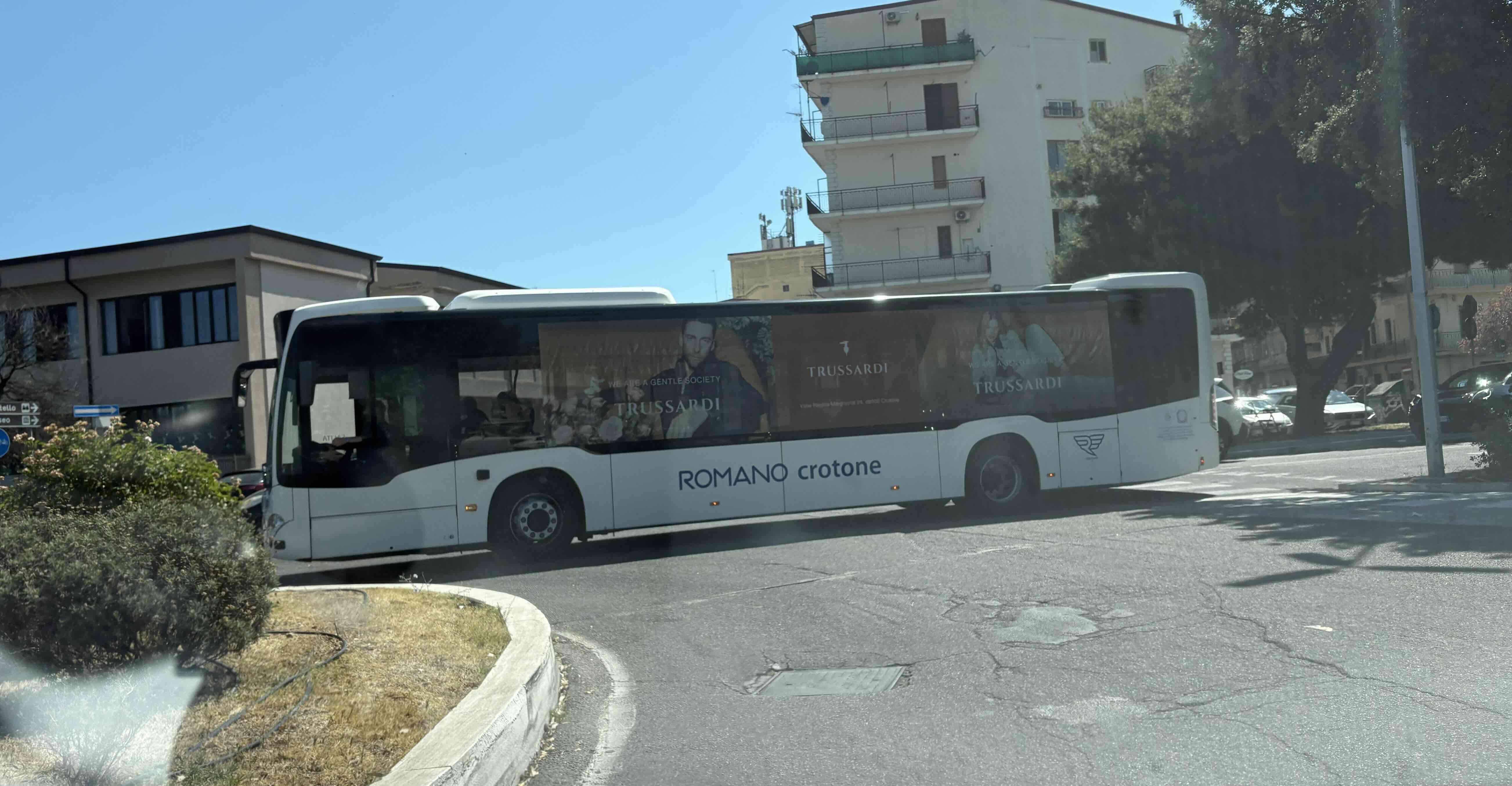 Campagna Trussardi su bus urbano